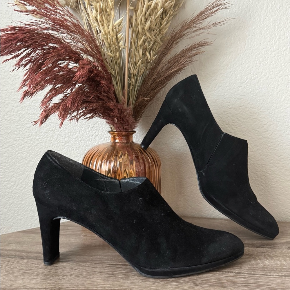 Stuart Weitzman Black Suede Heels